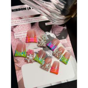 Super Star Press on Nail : Ajoutez du glamour et du style à vos doigts ! - Product Image 3