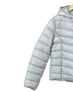 Chaqueta acolchada con capucha gris ligera para hombre con cierre de cremallera frontal abrigo de invierno acolchado cálido para exteriores y uso diario - Product Image 3