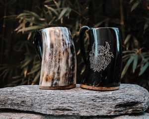 Haute qualité 100% naturel corne de buffle tasse Viking sculpté corne à boire avec couvercles à Base en bois Technique polie pour la décoration - Product Image 1