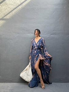 Robe maxi élégante à imprimé floral tie-dye pour femmes, style bohème, col en V, manches longues, ceinture, naturelle, écologique, pour les fêtes d'été, vêtements de plage - Product Image 6