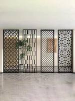 Cloison murale décorative en métal fabriquée à la main pour de riches intérieurs de style villa avec un aspect fini noir traditionnel