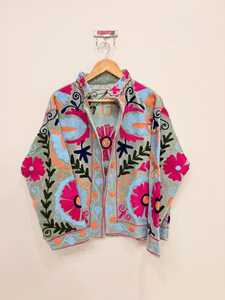 Veste brodée Suzani en velours faite à la main pour femme, manteau court bohème indien d'hiver, cadeau pour elle - Product Image 5