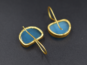 Pendientes de piedra chapados en oro de 18K de nuevo diseñador, pendientes de joyería de latón hechos a mano al por mayor - Product Image 4