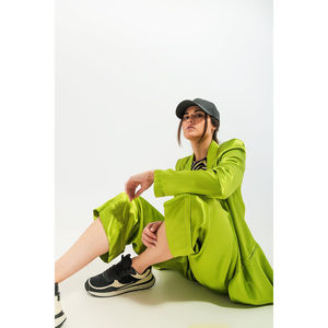Pantalon décontracté taille haute en satin vert à jambes larges, anti-plis et respirant, avec fermeture mi-haute et taille élastique, idéal pour l'été - Product Image 6
