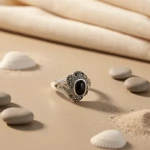 Anillo de Plata 925 con Ónix y Marcasita para Mujer, Chapado en Rodio con Esmeralda y Diamantes de Corte Pera, Material de Platino, Joyería de Regalo - Product Image 2