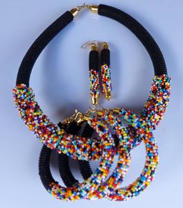 Collar de Cuentas con Bordado Artesanal para Mujer, Collar de Cuentas Moderno Hecho a Mano con Hermosas Cuentas, Perfecto para Fiestas - Product Image 1