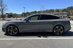 Sedán Compacto Usado de Alto Rendimiento 2023, Modelo Deportivo Turboalimentado con Capacidad AWD e Interior Premium - Product Image 3