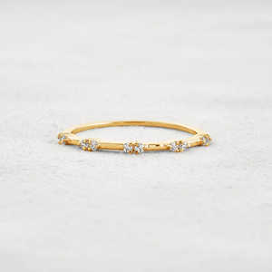 แหวนแต่งงานเงินแท้ 925 ประดับเพชรโมอิสซาไนต์ทรงกลม ดีไซน์โดดเด่น พร้อมแหวนเพชรหรูหรา - Product Image 1