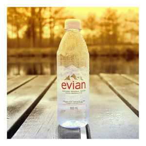 Evian Eau Naturelle Eau Minérale Tranquille Purifiée d'une Source Disponible en Bouteilles Plastique et Verre - Product Image 6
