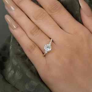 Estilo antiguo IGI Certified VVS Lab Grown Diamond Chapado en oro 925 Silver Pave Set Anillo de compromiso de tres piedras para mujeres Regalos - Product Image 1