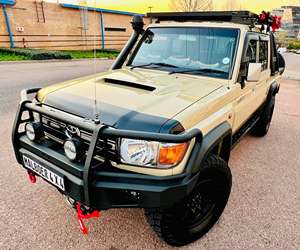 Pick-up double cabine Cruiser 79 4x4 tout-terrain d'occasion 2023 - Product Image 6