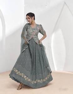 Travail de broderie georgette gris à la mode Lehenga Choli avec Dupatta pour la fête - Product Image 1