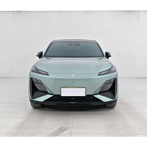 Vehículo Eléctrico Premium de Nueva Generación, SUV Eléctrico Moderno en Verde Menta con Diseño Elegante y Detalles Negros, Vehículo Eléctrico de Lujo - Product Image 3