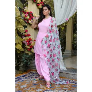 Ensemble Patiyala 2 pièces rose poudré à col montant, coupe ample, haut et short de sport pour l'été - Product Image 3