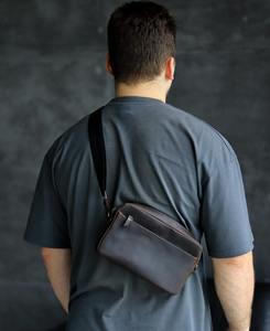 Monedero cruzado de cuero minimalista con diseño elegante Construcción ligera y compartimentos seguros para lo esencial - Product Image 1