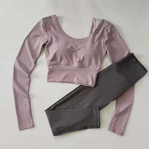 Ensemble de fitness pour femmes en deux pièces, short uni personnalisé pour le yoga et la salle de sport, vente chaude, haute qualité, respirant, séchage rapide, coupe ajustée - Product Image 5