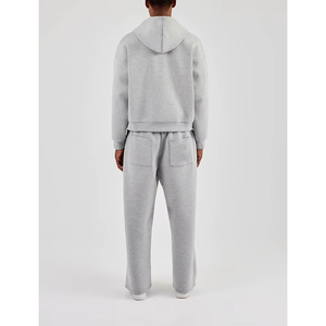 Ensemble de survêtement gris clair pour homme avec veste à capuche zippée et pantalon ample pour un style sportif décontracté - Product Image 3