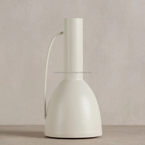 แจกันดอกไม้โลหะสีขาวสไตล์อุตสาหกรรมพร้อมที่จับสำหรับตกแต่งบ้านและสวนพื้นและโต๊ะ - Product Image 1