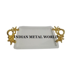 Bandeja de servicio decorativa con asas de diseñador Bandeja de comida de aluminio de gran tamaño de calidad de lujo de Indian Metal World - Product Image 1
