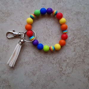 Porte-clés fait main avec perles en bois et anneau en acier inoxydable | Porte-clés coloré en perles de bois et acier inoxydable | VRNQ - Product Image 1