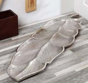 Plateau de service décoratif fait main en aluminium de forme ronde Plateau classique unique décoratif pour servir à la fête de mariage - Product Image 5