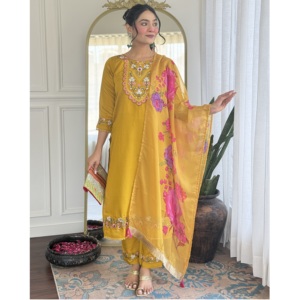 Beste Kwaliteit Lange Kurti Voor Vrouwen Etnische Kleding Met Werkvolgorde Voor Retailers En Distributeurs Verkrijgbaar Tegen Groothandelsprijzen - Product Image 1