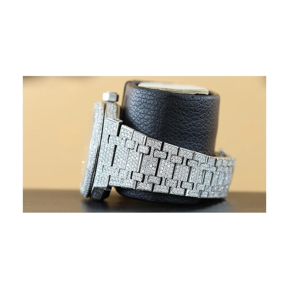 Stock a granel listo de Lab Grown VVS Clarity Moissanite Diamond Studded Watch para hombres a precio de mercado asequible