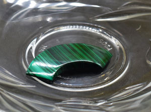 Malachite naturelle sculptée demi-lune 33X16X5 MM en vrac malachite demi-lune artisanat en cristal personnalisé bijoux à bricoler soi-même accessoires concepteur - Product Image 4