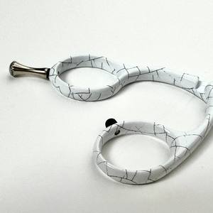 กรรไกรตัดผมปลายแหลมคมกริบ ทำจากสแตนเลสคุณภาพสูง ปรับแต่งได้ ขนาด 5.5 นิ้ว ใบมีดตรง สำหรับคนถนัดขวา สีขาวลายแตก - Product Image 5