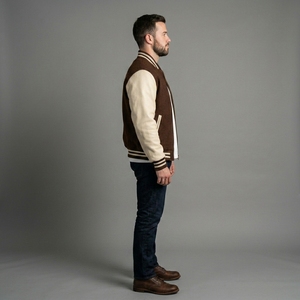 Blouson Bomber Marron pour Homme avec Manches en Cuir Crème, Col et Poignets en Maille Côtelée Mélange de Laine Personnalisé, Veste Décontractée Streetwear, Vente en Gros - Product Image 3