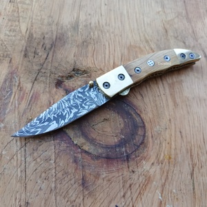 Cuchillo de bolsillo hecho a mano, hoja de acero damasco, cuchillo de bolsillo para acampar, mango de madera, multiherramienta para exteriores, cuchillo plegable con funda - Product Image 4