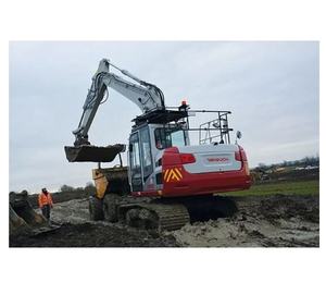 Mini-excavatrice Takeuchi haut de gamme avec sièges à suspension de luxe, moteurs de translation automatiques à 2 vitesses, éclairage LED, moteur et pompe. - Product Image 5