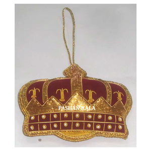 Adorno Colgante en Forma de Corona Hecho a Mano, Nuevo Diseño, Bordado Zari con Cuentas, Regalo de Navidad, Artículo Navideño para Fiestas - Product Image 1