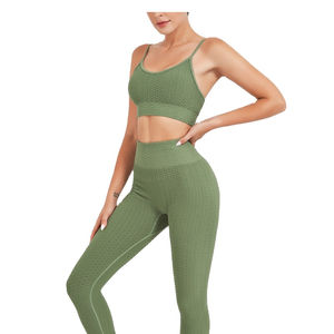 Ensemble de sport personnalisé à faible MOQ avec logo, en tissu extensible respirant 100 % polyester, comprenant un soutien-gorge de sport taille haute et un legging imprimé sur mesure - Product Image 1