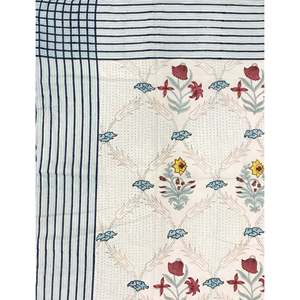 Cubrecama de Lujo con Estampado Floral, Hecho a Mano con Técnica de Bloques, en Algodón, Disponible en Tamaños Queen y King, Suave, con Técnica de Costura Personalizada - Product Image 1