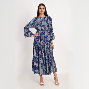 Élégante robe de thé en soie sari multicolore avec un design sans manches et une jupe fluide à plusieurs niveaux pour les occasions chics - Product Image 1