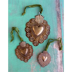 Artesanía de Corazón Milagroso de Metal Hecha a Mano, Juego de Adornos de Latón con Relieve de Sagrado Corazón para Decoración del Hogar, Recuerdos Religiosos y Festivos - Product Image 1