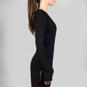 Camiseta negra lisa de manga larga de poliéster/algodón con cuello, decoración de logotipo anticontracción, servicio OEM, ropa de calle transpirable para mujer - Product Image 4