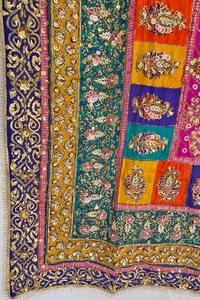 ผ้าไหมทำมือพิมพ์ลายดิจิทัลลายดอกไม้แบบชาติพันธุ์ ตกแต่งกระจก  ผ้าไหมสีตัดกันสำหรับผู้หญิง งานแฮนด์เมด - Product Image 3