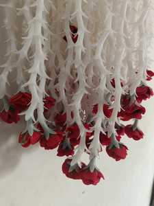 Kunstmatige Tuberoos Met Rode Roos Slinger Voor Bruiloften Ideaal Voor Haldi,Mehndi, Sangeet Decor Bollywood Thema Decor En Evenementen - Product Image 5