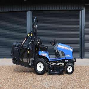 เครื่องตัดหญ้า Iseki SXG 326 แบบใช้มือ รุ่น High Tip พร้อมเครื่องเติมอากาศแบบพรีเมียม สำหรับสนามหญ้าที่มีความเขียวขจี - Product Image 4