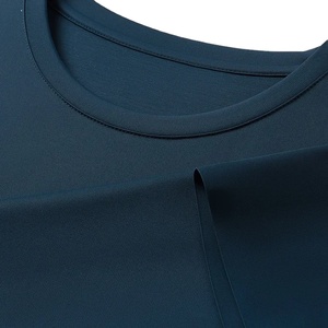 T-shirt d'été à manches courtes 100% coton pour hommes, impression numérique couleur pure et technique de broderie à la machine pour jeunes et d'âge moyen - Product Image 3