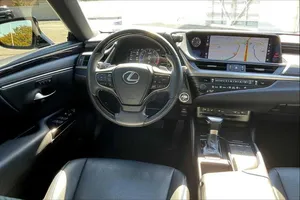 Lexus ES 350 Base 2019 - Product Image 3