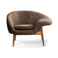 Fauteuil lounge en peau de mouton tufté fait main, design mid-century, durable pour la maison et les clubs