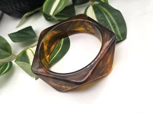 Bracelet en résine créatif MN Exports, fait main, artistique, léger, accessoire de déclaration islamique, cadeau pour femme, provenant de l'Uttar Pradesh - Product Image 1