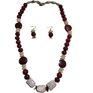 Collier pendentif en résine irrégulière personnalisé en forme de larme avec chaîne épaisse plaquée or, collier ras du cou pour femmes - Product Image 1