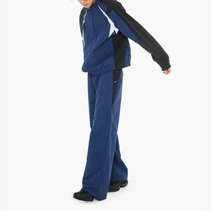 Veste d'hiver à capuche avec fermeture éclair sur les manches, poignets côtelés, fermeture éclair intégrale, poches sécurisées et pantalon assorti à taille élastique - Product Image 1