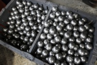 Billes de broyage en acier coulé haute teneur en chrome VICO sur mesure, certifiées ISO 9001, technologie Disamatic, état neuf, 12-150 mm, lisses