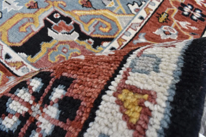 Alfombra de área Oushak anudada a mano tradicional de calidad de exportación estupenda alfombra de diseño persa negra/roja en forma de rectángulo a la venta - Product Image 5