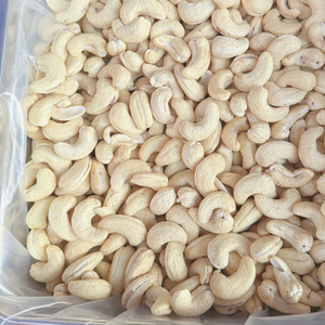 Los Mejores Precios del Mundo, Anacardos Crudos Orgánicos Sin Cáscara A180 Santigo Vietnam, Exportados al por Mayor a Asia, UE, Medio Oriente - Product Image 1